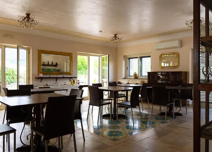 地中海塞纳托别墅酒店 3*